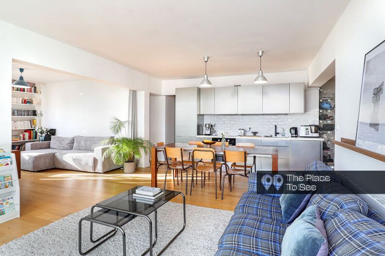 Apartment in a tower with city view