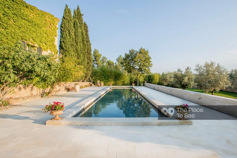 Typical 18th century Provencal country house with swimming pool