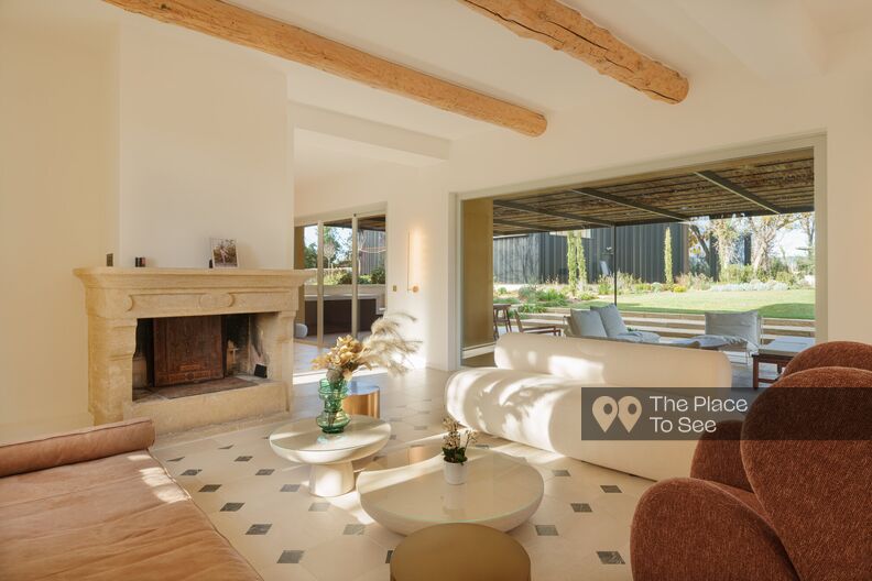 Beautiful, very elegant country house with swimming pool