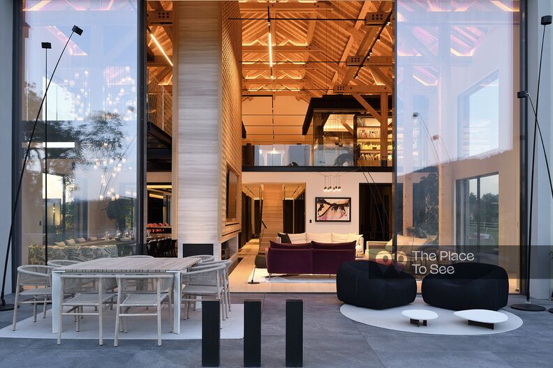 Luxurious mansion like a chic loft