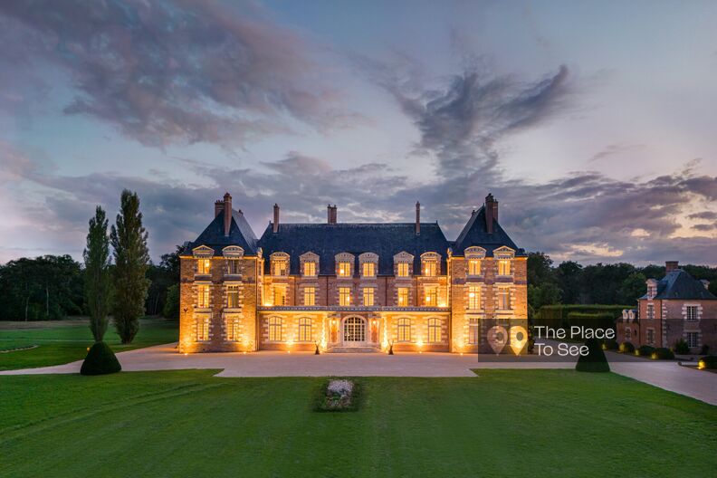 chateau au crépuscule