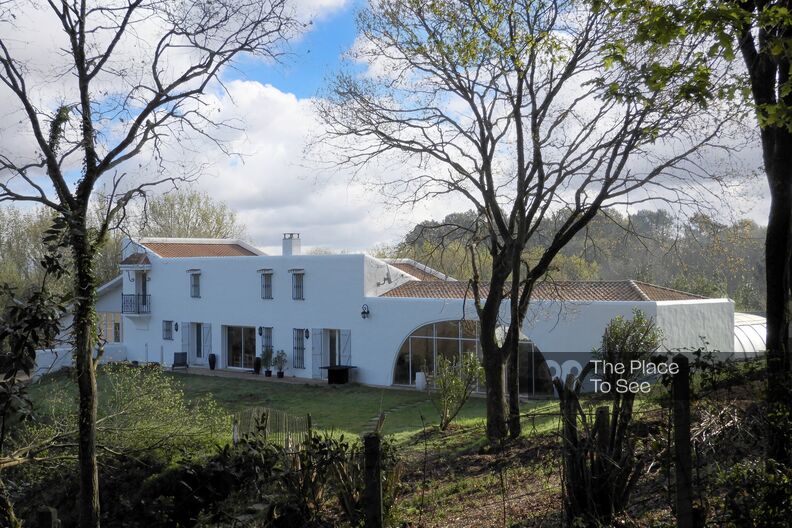 Maison colorée type hacienda