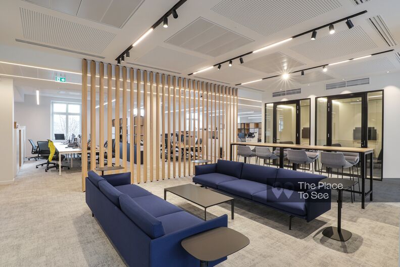 Immeuble de bureaux avec rooftop et vue sur tout Paris