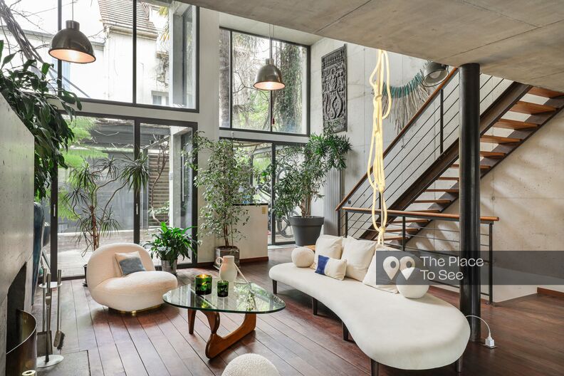 Concrete frame architect's house in Paris