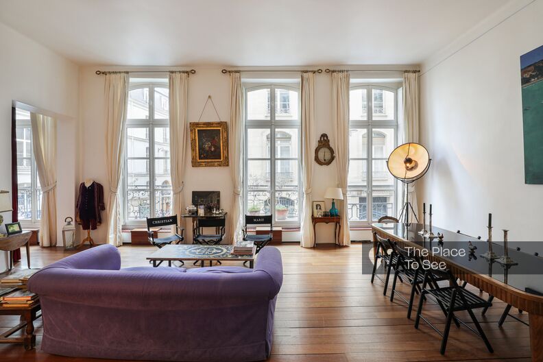 Large private apartment near Place Vendôme
