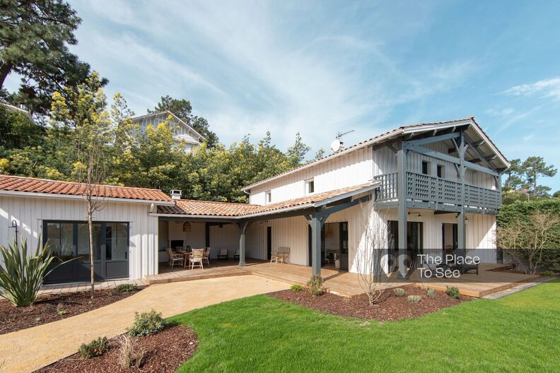 White wooden house in Cap-Ferret