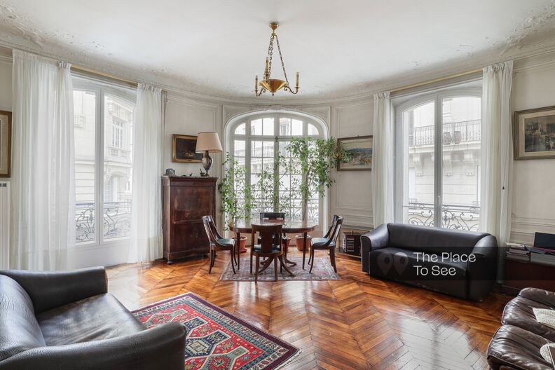 Doctor's office in a Haussmannian apartment
