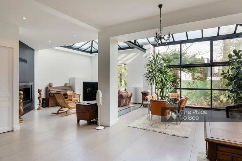 Modernized millstone with extension under glass roof