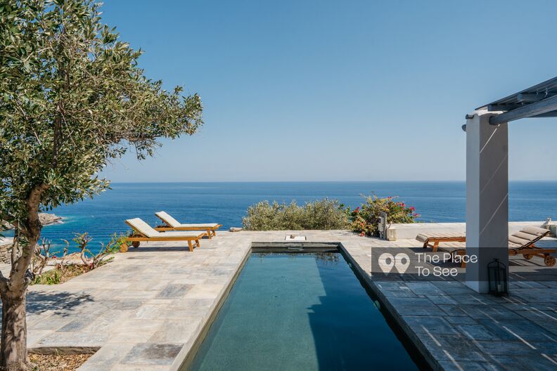Beautiful Cycladic house with sea view
