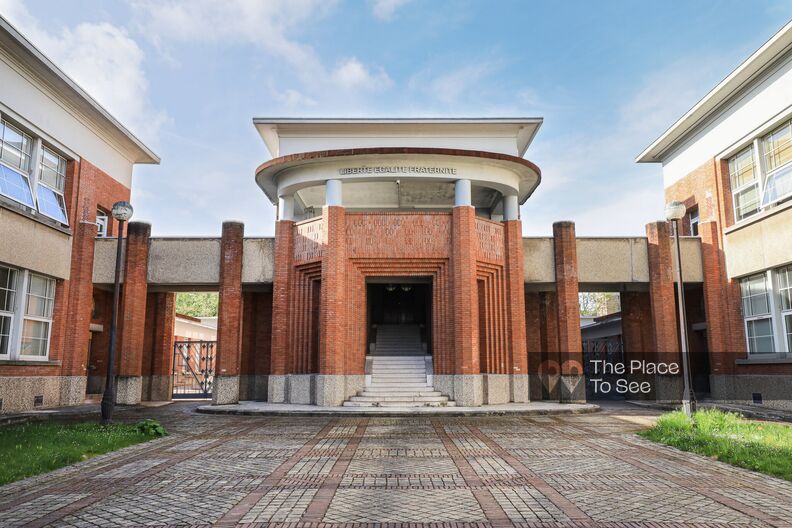 A flagship college of modernity in the 1930s