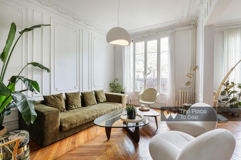 Small Haussmannian apartment, elegant like the great ones
