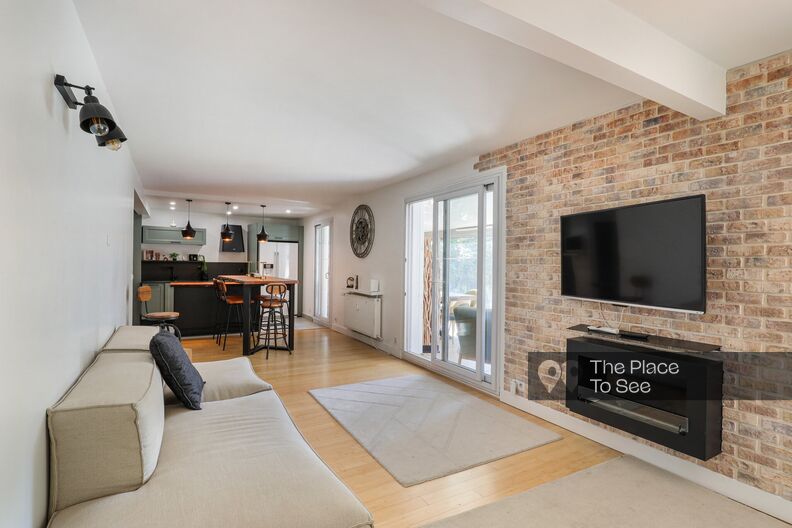 Apartment on the ground floor of a residence with a large garden