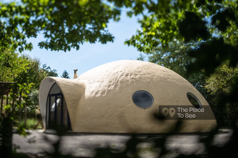Bubble villa with vintage furniture near Annecy