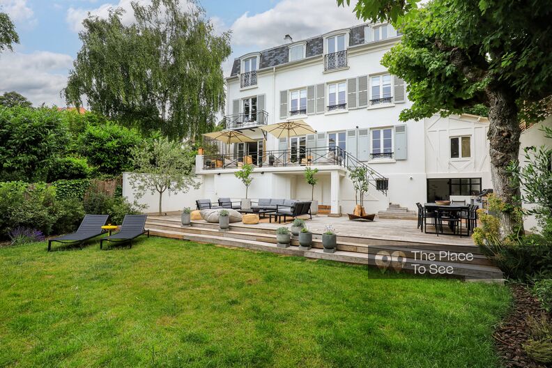 Mansion with contemporary decor