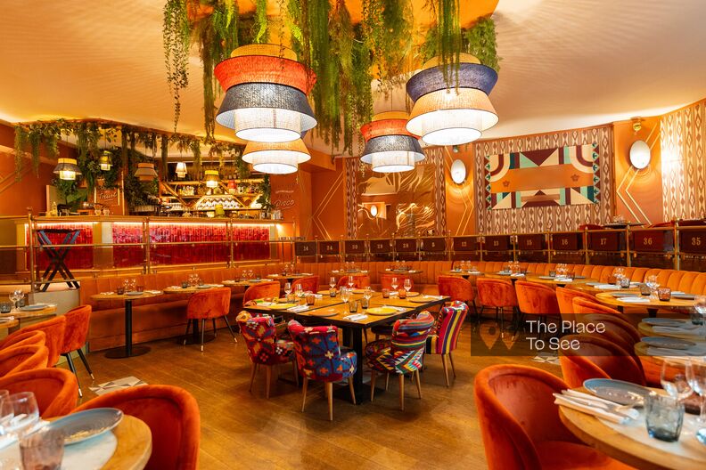 Colorful restaurant from Paris in the Roaring Twenties with a South American spirit