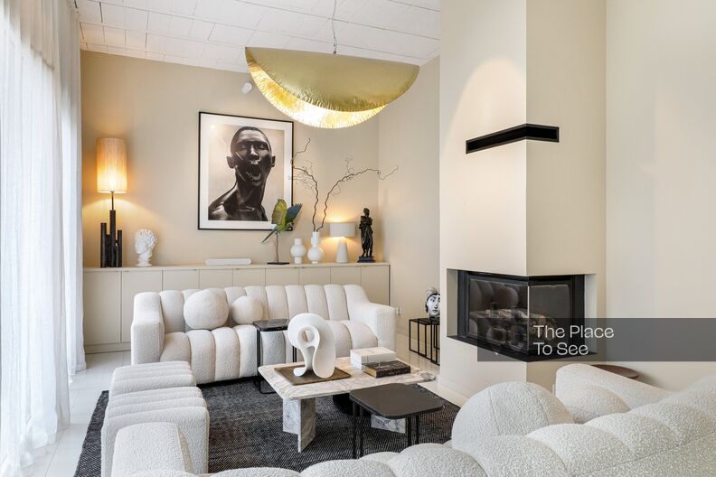 Contemporary house with refined and mineral decoration
