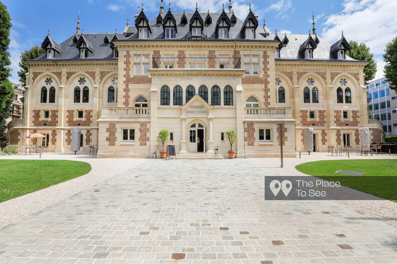 Espace coworking coloré et élégant dans un château esprit anglais 