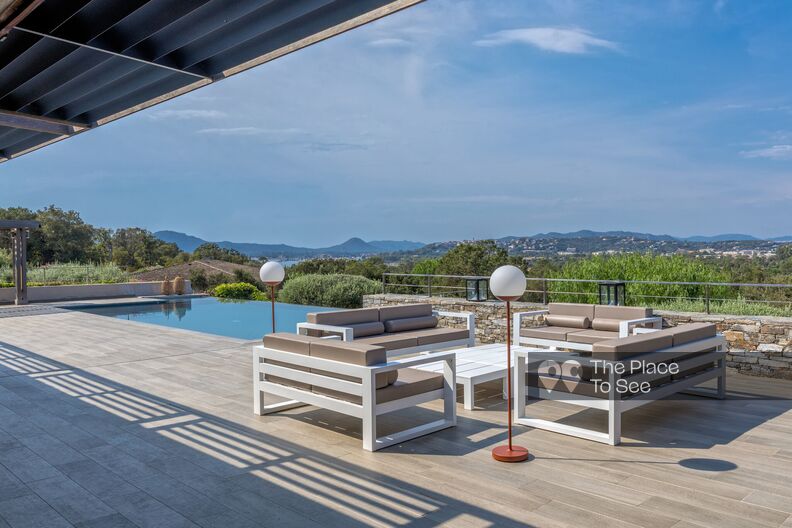 Villa moderne sur les hauteurs de Porto-Vecchio