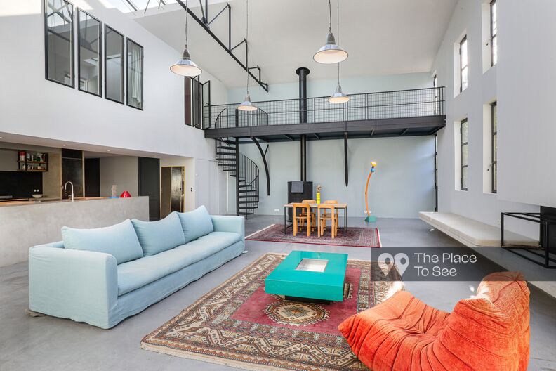 Large Eiffel loft with a refined and mineral style
