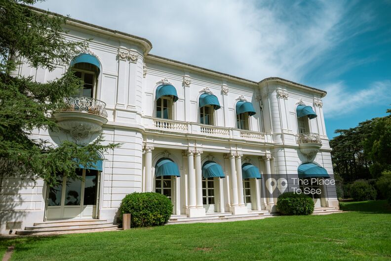 Stunning 19th century villa by the sea