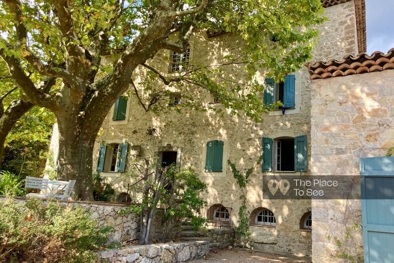 Domaine provençale modernisé avec tennis et piscine