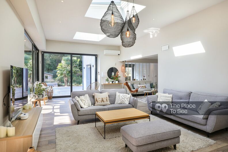 Contemporary house with large pergola, swimming pool and garden