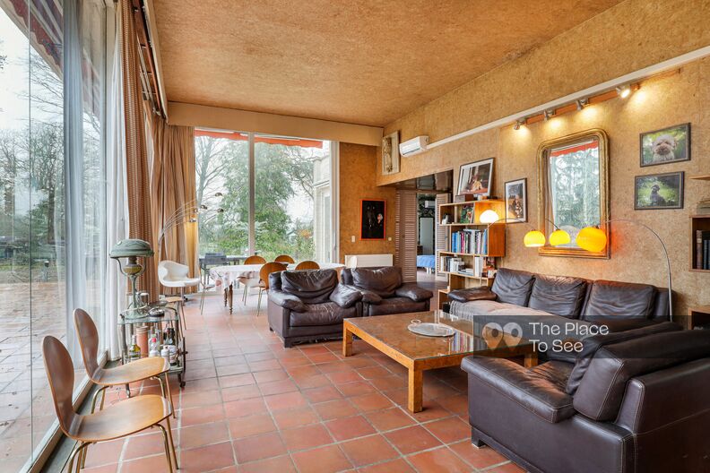 Authentic 1960s California-inspired house, preserved in its original vintage look