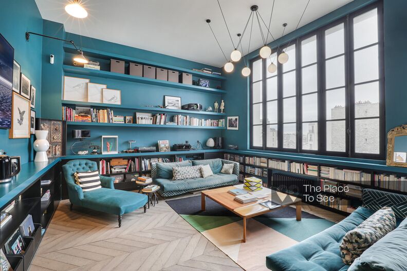 Maison de ville colorée avec jardin et terrasse