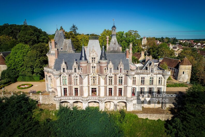 Renaissance château overlooking the Loire