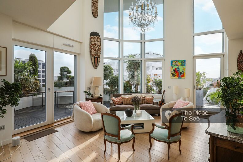 Duplex in a modern, architect-designed building in a recently developed neighborhood