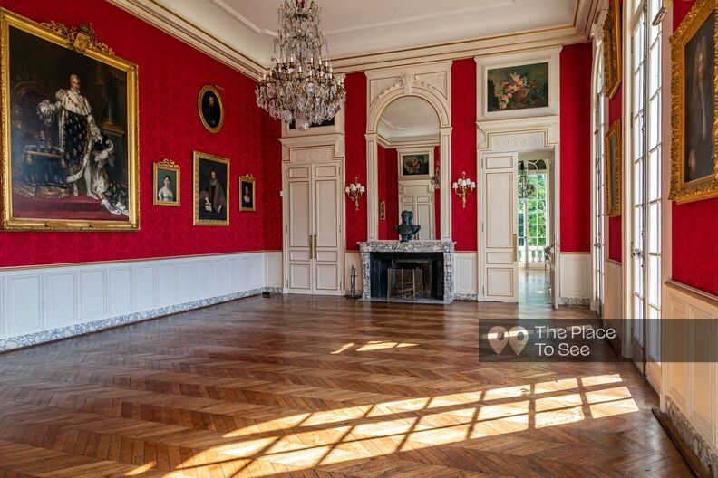 Château vide belles salles de réception et galerie majestueuse