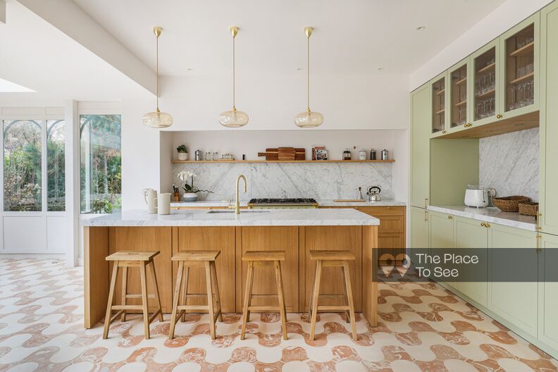 Meulière entièrement rénovée en maison spacieuse et élégante