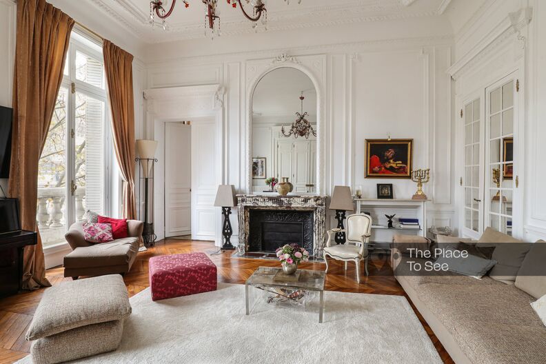 Spacious Haussmannian apartment featuring high ceilings