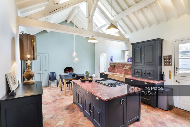 Charming Mediterranean-inspired country house with garden and pool