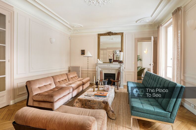 Charm and elegance of a Parisian apartment.