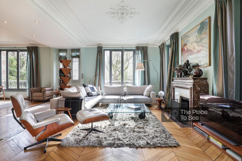 Meulière familiale avec une vaste réception colorée