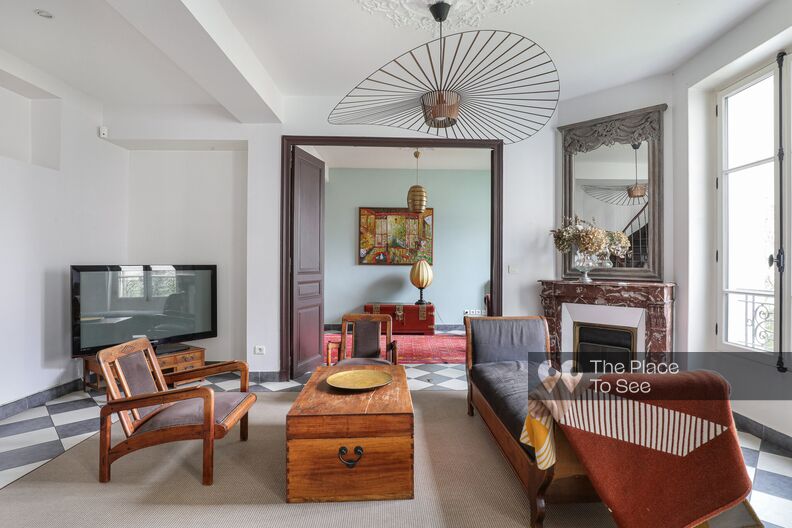 Maison coloré début XXe disponible facilement