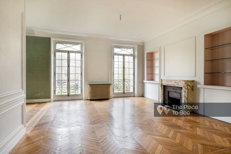 Hotel particulier vide et dans son jus