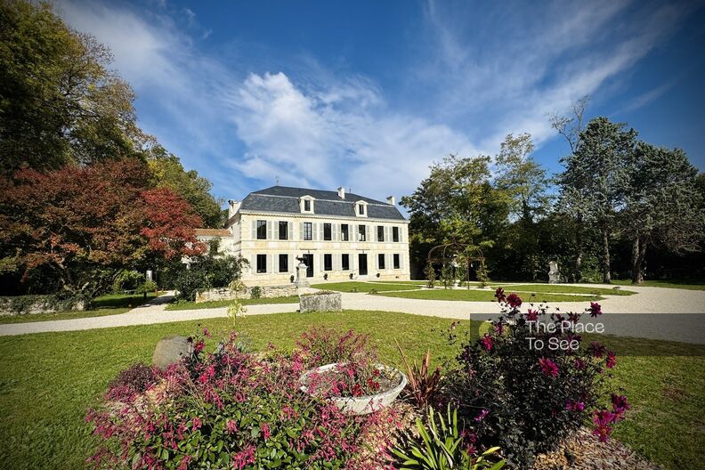 Renovated 1850 château near la Rochelle