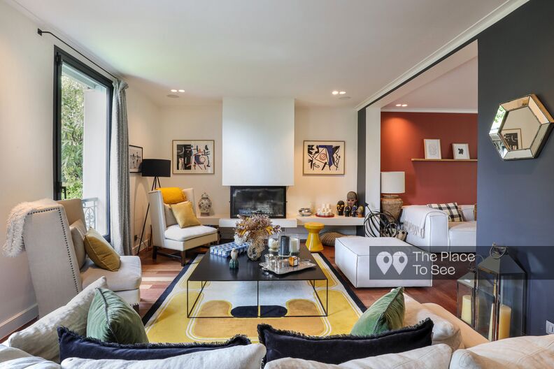 Maison à la décoration contemporaine, colorée et élégante