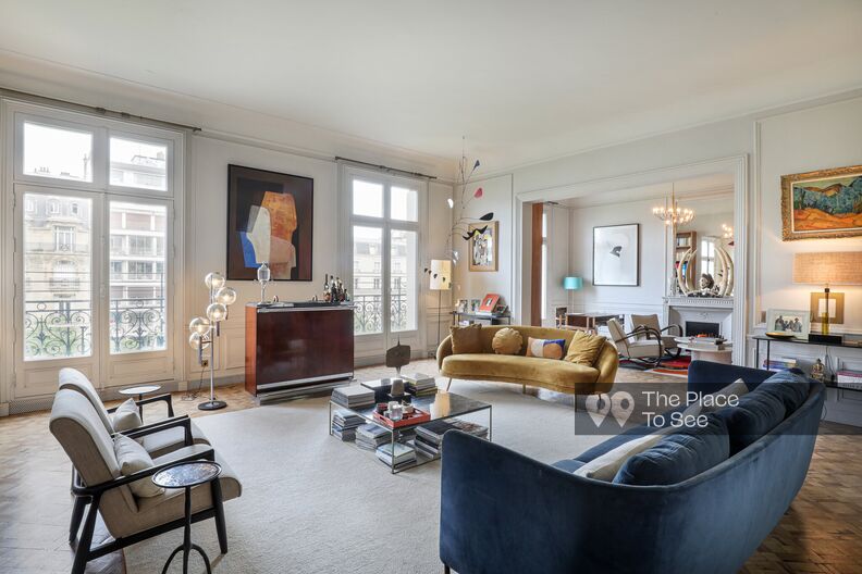 Stunning haussmannian apartment with large gallery and Art Deco stained glass