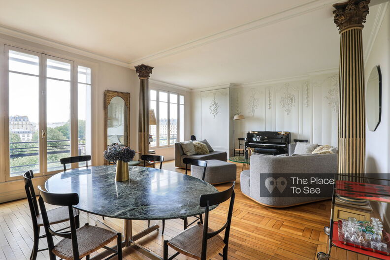 Apartment with columns in an Art Deco building