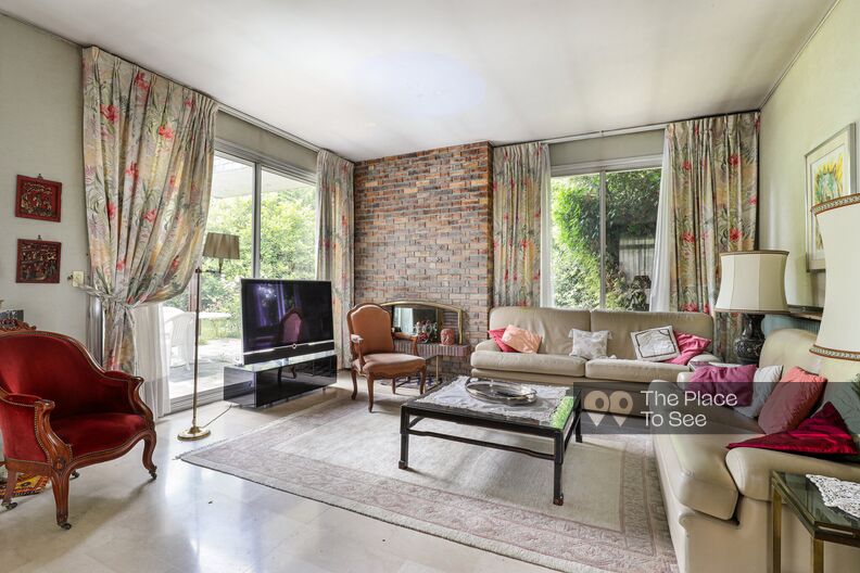 1970s suburban house with original period décor