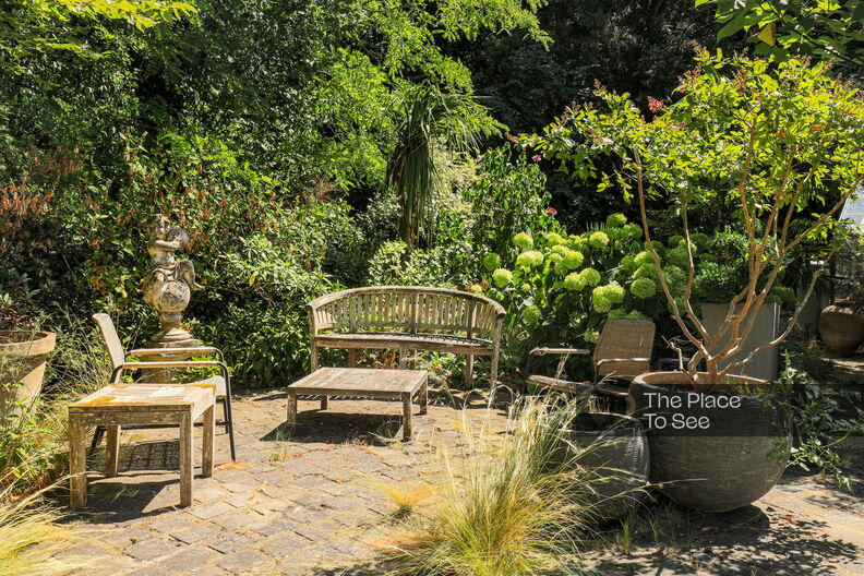 Très beau jardin à l'anglaise et sa maison de campagne