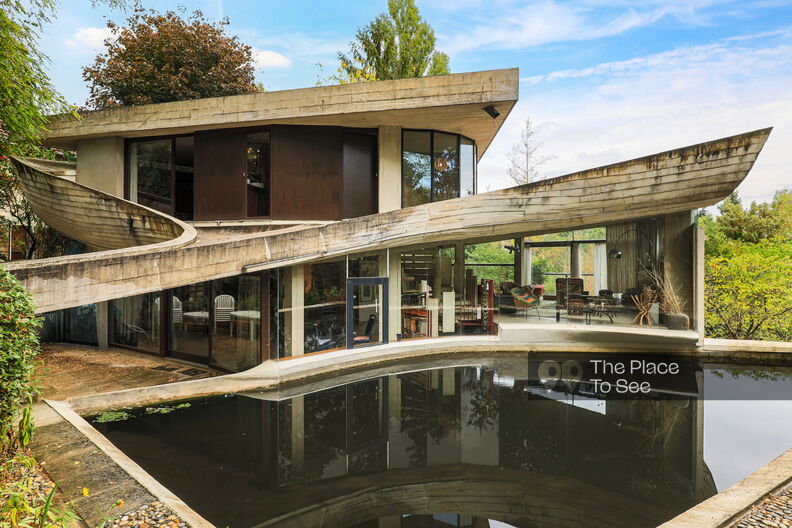 1970s concrete architect-designed house inspired by Oscar Niemeyer